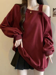 เสื้อฮู้ดคอกลมแขนยาวเปิดไหล่สำหรับผู้หญิงไซส์ใหญ่ สีแดง ฤดูใบไม้ร่วง 2025 เสื้อผ้าทำงานสไตล์เกาหลี สไตล์ลำลอง