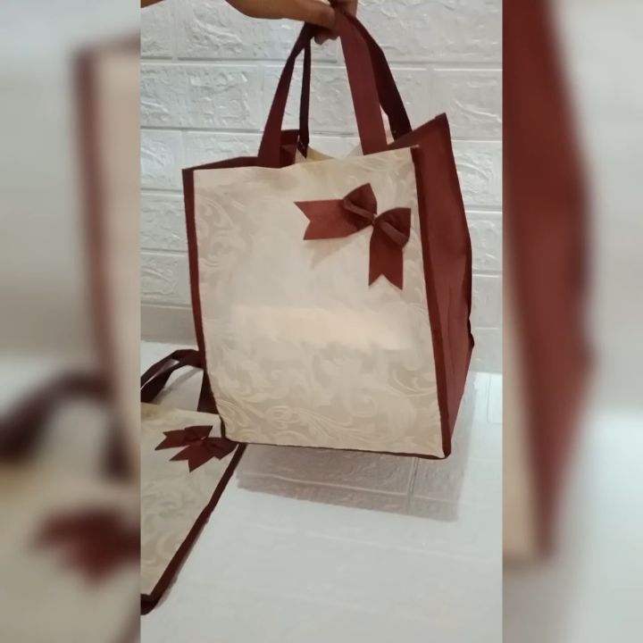 Tas Hajatan Spunbond Tebal Pita Embos ukuran 22x22x28 cm 12 pcs # goodie bag kain tasyakuran