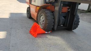 70cm High Quality PVC Reflective Unbreakable Safety Traffic Cone/ Retractable 2.2 Meter Traffic Cone Bar