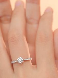 (เพชรแท้100%)CS JEWELRY S925 แหวนเพชรสีเงินสำหรับผู้หญิง แหวนผู้หญิงที่มีเสน่ห์ แหวนเพชร 1 กะรัต แหวนข้อเสนอ ปรับขนาดได้ เงินสเตอร์ลิงไม่ซีดจาง