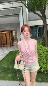 Áo thun nữ cổ yếm hở lưng gợi cảm màu hồng