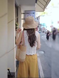 XUNYI | Áo Vest Knit Mỏng Cổ Ngắn có Thêu và Lỗ Đục
