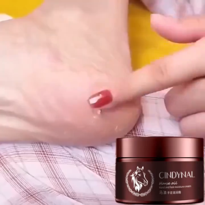 【BUY 1 TAKE 2】Horse Oil Hand And Foot Cream - 120g Moisturizing Cream Anti-Drying Hand And Foot Cream Suitable For Dry And Cracked Heels Removes Dead Skin Foot Moisturizing Cream - Silicone Moisturizing Gel Foot Socks Foot Care Set