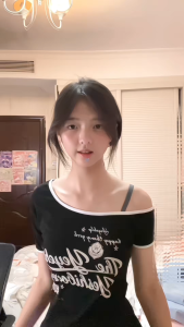 Áo thun nữ tay ngắn hở vai cổ điển kiểu Mỹ mùa hè mới ôm sát xu hướng thời trang