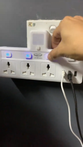 AKIRO HOME 6in1 2500W LED Light Universal 3 Pin Adapter Power Socket T Adapter USB Ports Fire Protector Socket Outlet Plug Converter Soket Palam 插座