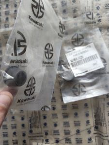 PLUG NINJA RR KARET TUTUP STANG JEPIT NINJA 150R 150RR 92066-1220