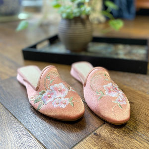 Old Beijing Cloth Shoes Women Flat Heel Soft Bottom Retro Closed Toe Embroidered Slippers Silent Anti-Slip Half Slippers Chinese Ancient Style Cheongsam Shoes Women