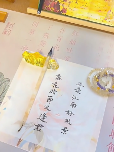 Gác bút chặn giấy thủy tinh pha lê hữu cơ chịu lực tốt nhiều màu luyện viết thư phápdecor trang trí bàn học nhà cửa