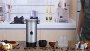 Keromee Capsule coffee machine12V Multifunctional Portable Coffee Machine Mini Cafee Espresso Maker Typed-C Rechargeable OEM ABS Outdoor Office Coffee Machine