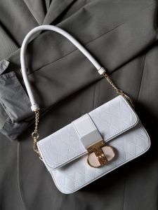 กระเป๋าสะพายไหล่ผ้ากำมะหยี่เนื้อนุ่ม กระเป๋าแฟชั่นฤดูร้อนสำหรับเดินทาง กระเป๋าสตางค์ผู้หญิง ทรงพันธุ์ฝรั่งเศส กระเป๋าสะพายไหล่แบบเดี่ยว