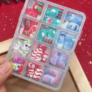 144Pcs/Box Christmas Children Fake Nails Lovely Snowman Snowflakes Press On Nail Short Round False Nails Tips for Xmas Kid Gifts
