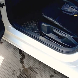 กันรอย รถยนต์ กันรอยชายบันได แผ่นกันรอยรถยนต์ แพ็ค4ชิ้น กันน้ำ ป้องกันรอยขีดข่วน การติดตั้งทำได้ง่ายมากมีกาวด้านหลัง