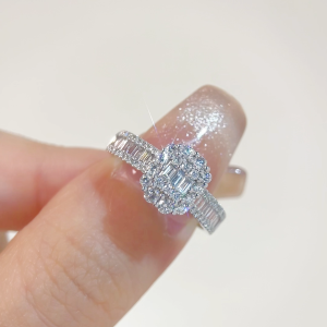 LAZO DIAMOND The Illusion Halo Baguette Diamond Ring in 375/9K White Gold