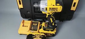 Dewalt Brushless Electric Wrench Heavy Duty 1300 N.M High Torque Made in America Cordless 2 Li-Ion Batteries Original Rechargeable Portable 48v to 198v Optional Impact Wrench with Free 7pc Socket Set Power Wrench Tools