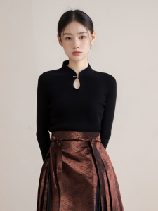 Áo Len Dệt Kim Cổ Đứng Mới Cho Nữ Mùa Thu 2024 Áo Sơ Mi Cổ Đứng Khoét Rỗng Ôm Vừa Vặn Áo Sơ Mi Dài Tay Màu Trơn