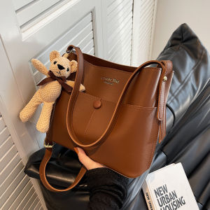 Large Capacity Commuter Underarm Womens Bag 2025 New Spring Summer Retro Niche Single Shoulder Bag Versatile Fashion Bucket Bag