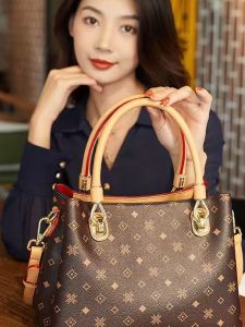 Trendy Large Capacity Genuine Leather Womens Bag Stylish Atmosphere Single Shoulder Crossbody Handbag Casual Square Shape