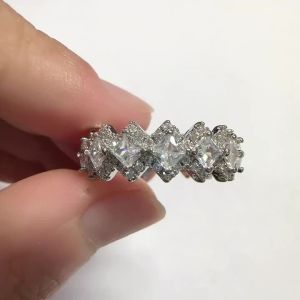 Huitan Geometric Women Ring Silver Color Versatile Party Wedding Simple Style Accessories Inlaid Shiny CZ Fashion Lady Jewelry