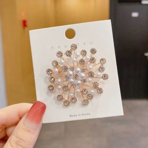 Elegant Pearl Cluster Bead Brooch Pin Womens Fashion Accessory Pearl Flower Bouquet Style Coat Pin Luxury Feel Suit Pin