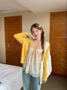 imimtuan | Bộ Áo Blouse Dây Quai Hoa và Áo Khoác