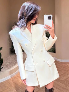 Bộ Đồ Nữ Elegante Có Vai Đệm Cúc Đôi Giúp Gọn Người