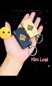( HCM SIÊU NHANH ) MÓC KHÓA HÌNH LÁ BÀI VÀNG KIM LOẠI NHƯ HÌNH ĐẸP NHỎ GỌN