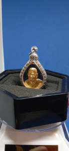 大名鼎鼎LP Boonma Khamphirathammo的圣物龙牙电镀金自身法相牌已包好精美花边不锈钢佛牌壳Top Monk Luang Pu Boonma Nur LongYa Gold Plated RianWith S.Steel casing