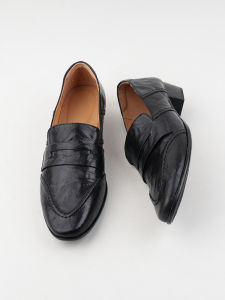 Retro British Style Womens Leather Shoes Slip-On Loafers Spring Versatile Deep Mouth Flat Heel Fashionable round Toe Rubber Sole