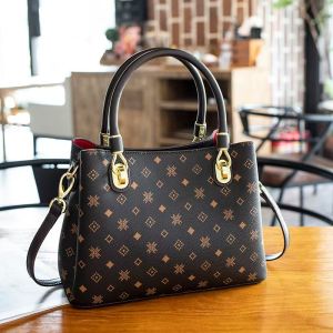 Trendy Large Capacity Genuine Leather Womens Bag Stylish Atmosphere Single Shoulder Crossbody Handbag Casual Square Shape