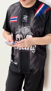🔥สินค้าพร้อมส่ง🔥เสื้อยืด+กางเกงขาสั้น ชุดกีฬาผู้ชา ชุดเชตผู้ชาย ชุดกีฬา ชุดฟุตบอล พร้อมกางเกงสีดำพิมพ์ลาย + ธงLogoช้าง S1001_1