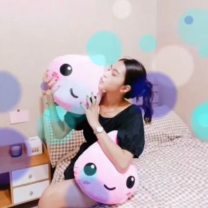 ตุ๊กตาหยดน้ำ หมอนตูกตา หมอนหยดน้ำ หมอนอิง หมอนหยดน้ำผ้าขนนุ่ม บรรจุใยสังเคราะห์เกรด A - ผ้าไมโคร หมอนโรงเเรม ของขวัญ ของฝาก