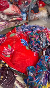 Chăn Tuyết Nhung Siêu Mềm Mại Không Đổ Lông Giao Màu Ngẫu Nhiên 1m6x2m