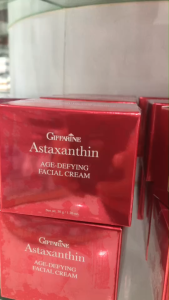 กิฟฟารีน แอสตาแซนธิน เอจ-ดีไฟอิ้ง เฟเชียล ครีม ครีมสาหร่ายแดง อ่อนเยาว์ เนียน นุ่ม ชุ่มชื้น