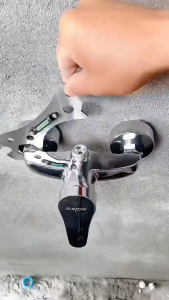 Dụng Cụ Vặn Ốc Vòi Sen Inox – Khóa Vặn Đa Năng Thông Minh Có Ống Cân Thủy Giúp Lắp Đặt Chính Xác