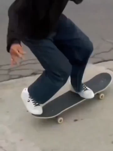 Hodeso Skateboards for Adults Youths Teens Kids Girls Boys 70x20cm Skate Boards 7 Layers Deck Maple Wood Skateboard Set
