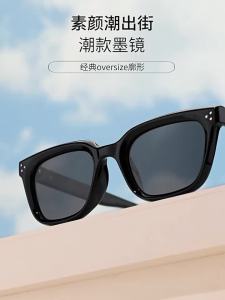 COLORE.IN | Women Slim Frame Squared UV Protection Sunglasses