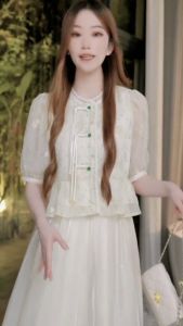 เสื้อเชิ้ตแขนยาวป้องกันแสงแดดลายดอกไม้หวานๆ สำหรับผู้หญิง ฤดูใบไม้ผลิและฤดูร้อน 2024 เสื้อเชิ้ตแขนสั้นทรงเข้ารูปแบบใหม่