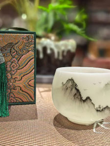 ถ้วยชาดินสอจิตรกรรมสไตล์จีนระดับไฮเอนด์พร้อมถ้วยชาอีกใบสำหรับคนสูงอายุ ถ้วยชาจีน กิ๊บติดหน้าที่ระบายความร้อนได้ดี