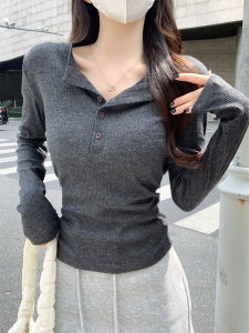 เสื้อยืดคอกลมแขนยาวสีเทาสไตล์อเมริกันย้อนยุคสำหรับผู้หญิง เสื้อชั้นในทรงเข้ารูป ทรงเข้ารูป สีสันสดใส แขนยาว ปกโปโล ฤดูใบไม้ร่วง 2024