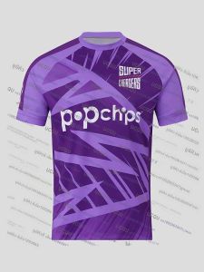 2025 ฤดูร้อนผู้ชายผู้หญิงซุปเปอร์ชาร์จเจอร์เหนือ&เสื้อฟุตบอลผู้กล้าหาญทางตอนใต้เสื้อยืดหลวมโอเวอร์ไซส์แห้งเร็วชุดกีฬาเด็ก/ผู้ใหญ่