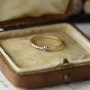 Elegant White-Enhancing Micro-Paved Zirconium Ring for Women Korean Style Floral Design Open Ring Simple Fashion Jewelry