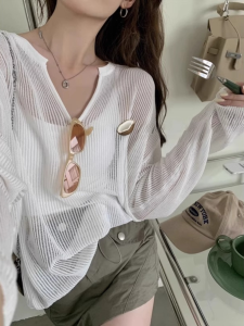 เสื้อถักไหมน้ำแข็งสีขาวสำหรับผู้หญิงในช่วงฤดูร้อน เสื้อคลุมกันแดดแบบหลวมๆ สำหรับใส่ไปทำงานในช่วงต้นฤดูใบไม้ร่วง