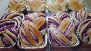 ช่างเบเกอรี่ ขนมปัง ปังเนยสด ไส้มันม่วง1โลป240กรัม แป้ง ขนมปังนุ่ม, หวานน้อย ขนมปังไร้สารเสริม และเก็บได้นาน ราคาถูก ตอบสนอง สำหรับการออกแบบไม่แน่นอน