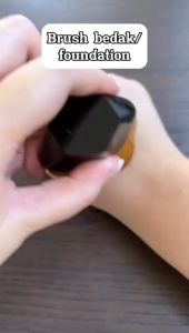 Brush Bedak Foundation Bentuk Oval / Alat Bantu Untuk Meratakan Riasan Wajah Super Lembut Bulu Halus / Mini Portable Cosmetic Applicator / Kuas Blend Cushion Foundation Bedak Make Up Gagang Pendek Multifungsi - GP Mall