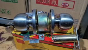 Ổ khoá tay nắm tròn Zani inox đặc điểm nổi trội của khóa cửa tay nắm tròn Zani là lắp ráp dễ dàng và rất dễ sử dụng chế độ bảo hành bảo trì rất đơn giản