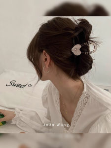 Elegant Heart Shaped Hair Claw Clip Womens French Style Hair Accessories Original Design Fashionable Hair Grips Shark Clamp