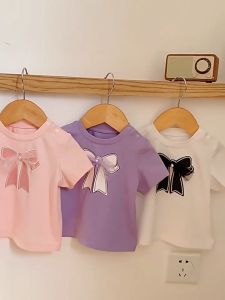 เด็กผู้หญิง แขนสั้น สไตล์ใหม่ ฤดูร้อน เวอร์ชั่นเกาหลี เสื้อยืด เก๋ไก๋สไตล์ฝรั่งน่ารัก โบว์พิมพ์สามมิติ ท็อปส์ซูหวานสำหรับเด็กเล็กขนาดกลาง