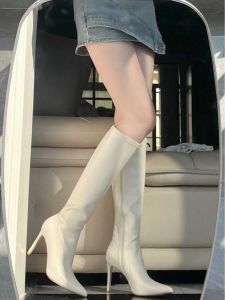 รองเท้าบูทหัวแหลมสีขาว ทรงสูง ทรงสูง ฤดูใบไม้ร่วง/ฤดูหนาว รองเท้าบูทหุ้มข้อสีดำ รองเท้าบูทหุ้มข้อสูงถึงเข่า รองเท้าแฟชั่นสำหรับผู้หญิง