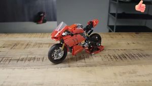 Ducati Bricks 1:5 Compatible 646PCS Motorcycle Technic Model Toy Set Car For Kid Boy Men Birthday Gift