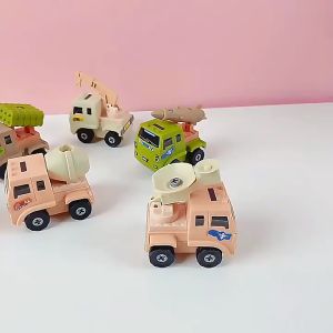 Mô Hình Đồ Chơi Xe Tăng Cứu Hộ Hoạt Hình Đáng Yêu Dành Cho Trẻ ( 1 xe xếp hình ngẫu nhiên)